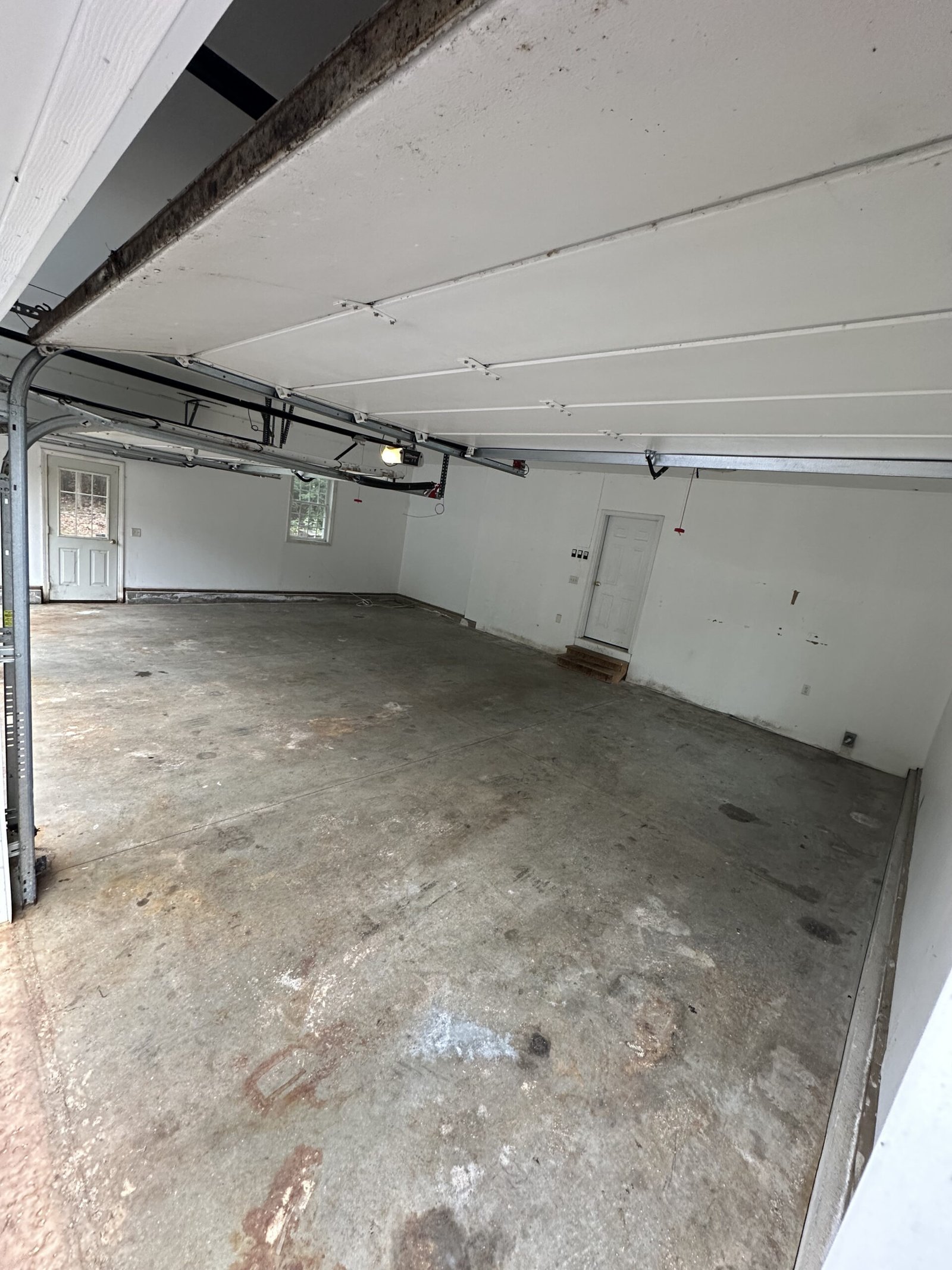 Arlington MA epoxy flake garage floor installed by ART 7 EPOXY